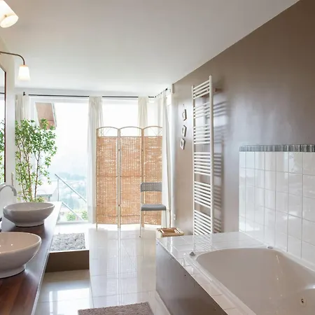 Luxury In With Bubble Bath *