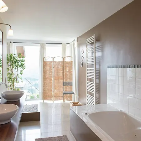 Luxury In With Bubble Bath *